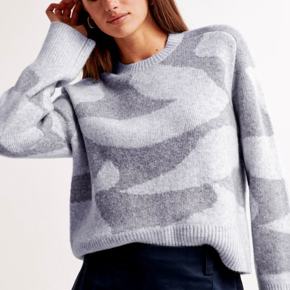 Abercrombie & Fitch Gray Camouflage Madeline Sweater